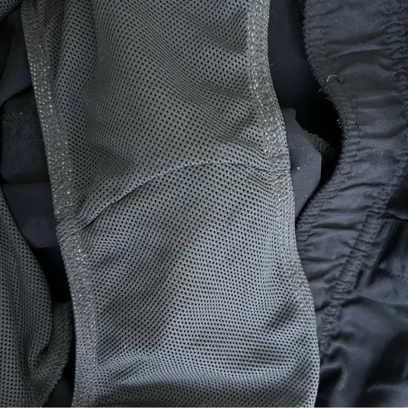 The North Face Black Shorts - Picture 5 of 6